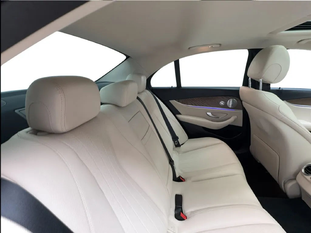 Mercedes-Benz E-Class photo 30