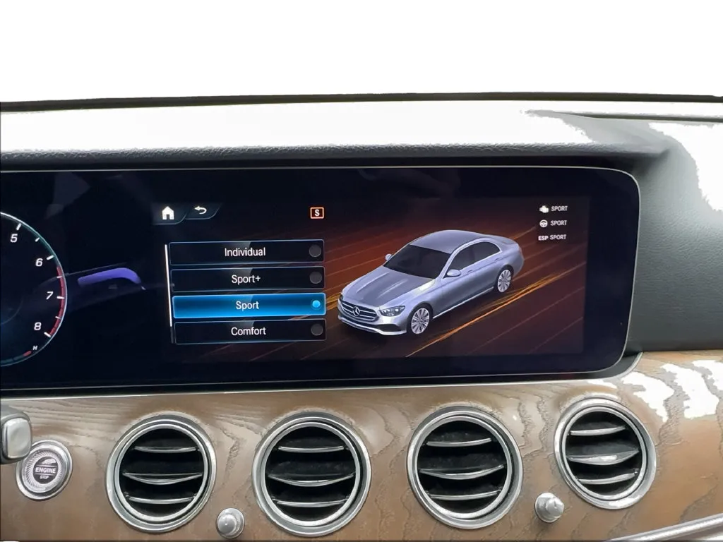 Mercedes-Benz E-Class photo 57