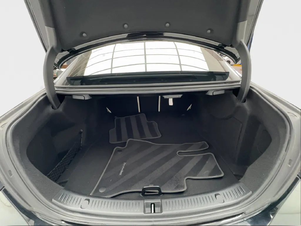 Mercedes-Benz E-Class photo 19