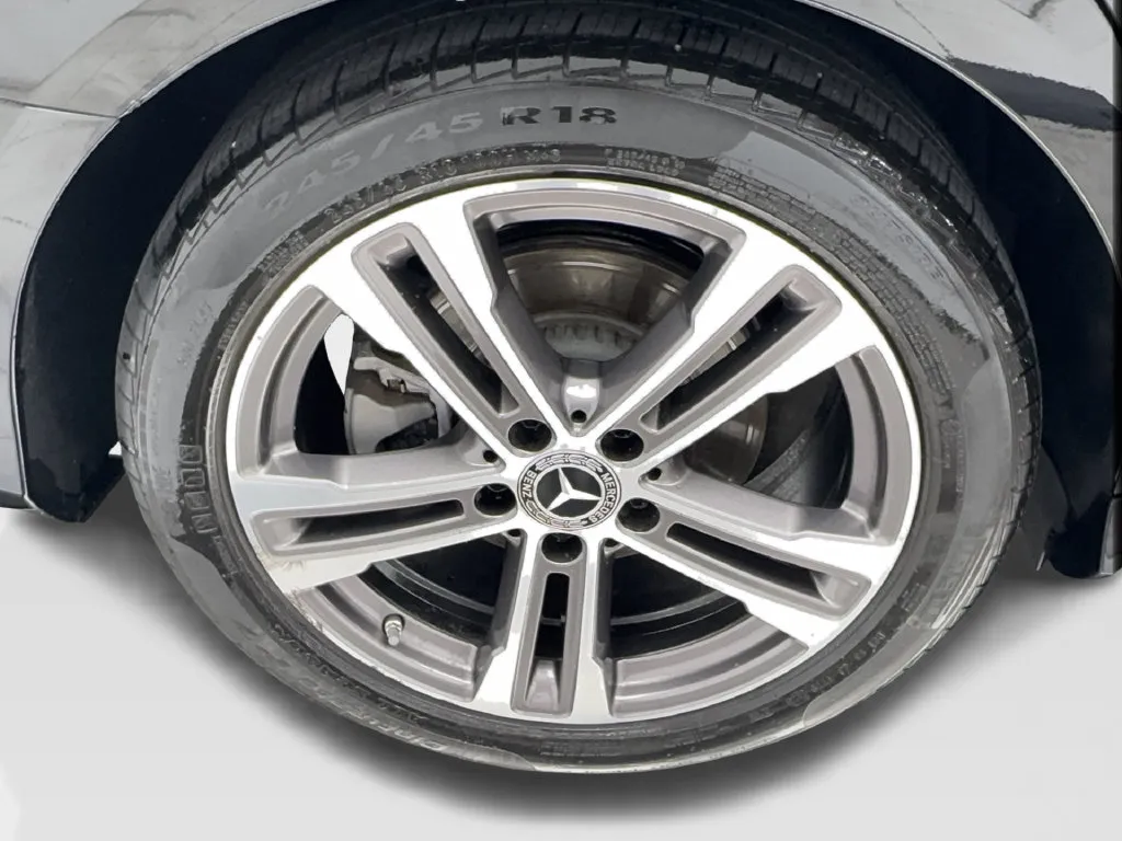 Mercedes-Benz E-Class photo 18