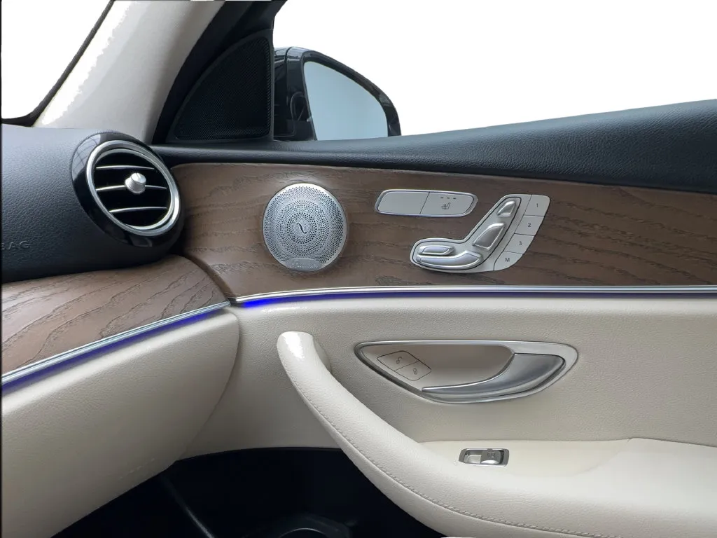 Mercedes-Benz E-Class photo 48