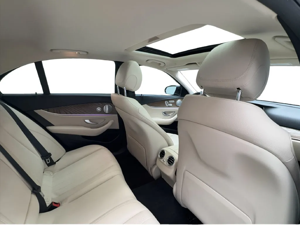 Mercedes-Benz E-Class photo 29