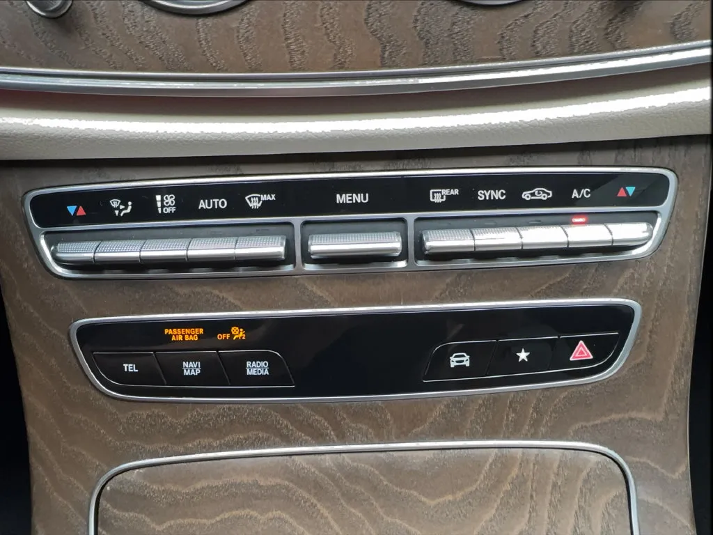 Mercedes-Benz E-Class photo 53