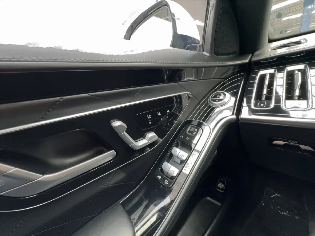 Mercedes-Benz S-Class photo 49