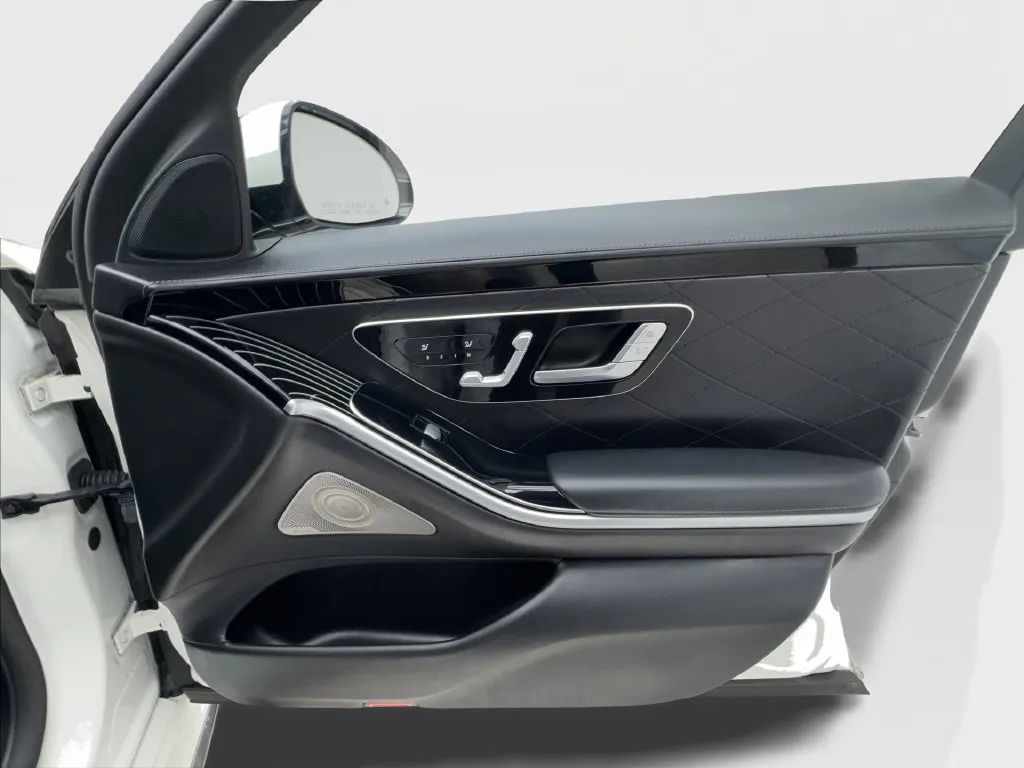 Mercedes-Benz S-Class photo 34