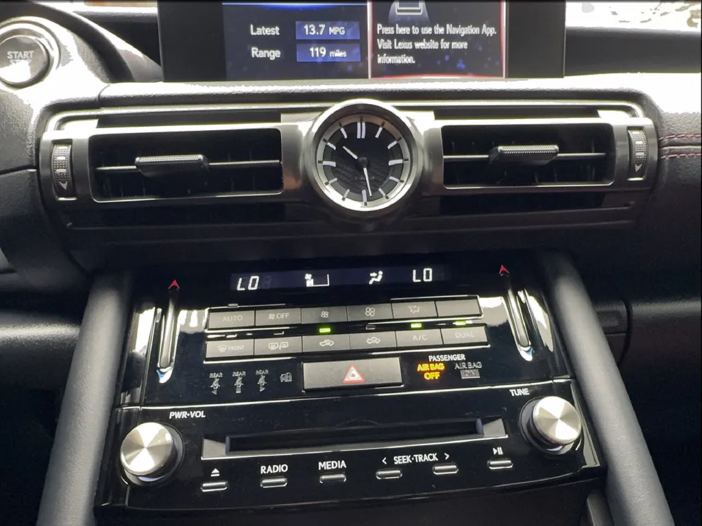 Lexus IS photo 57
