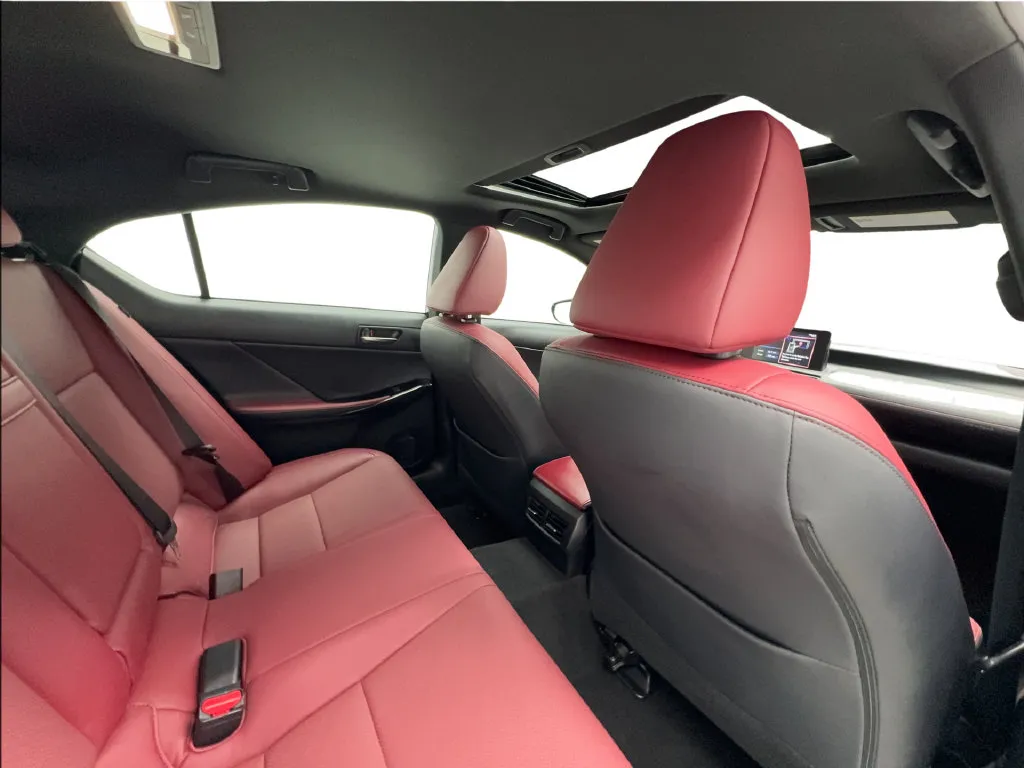 Lexus IS photo 30