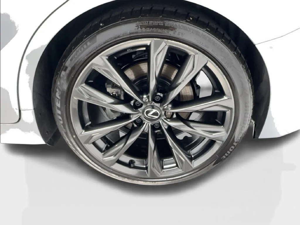 Lexus IS photo 14