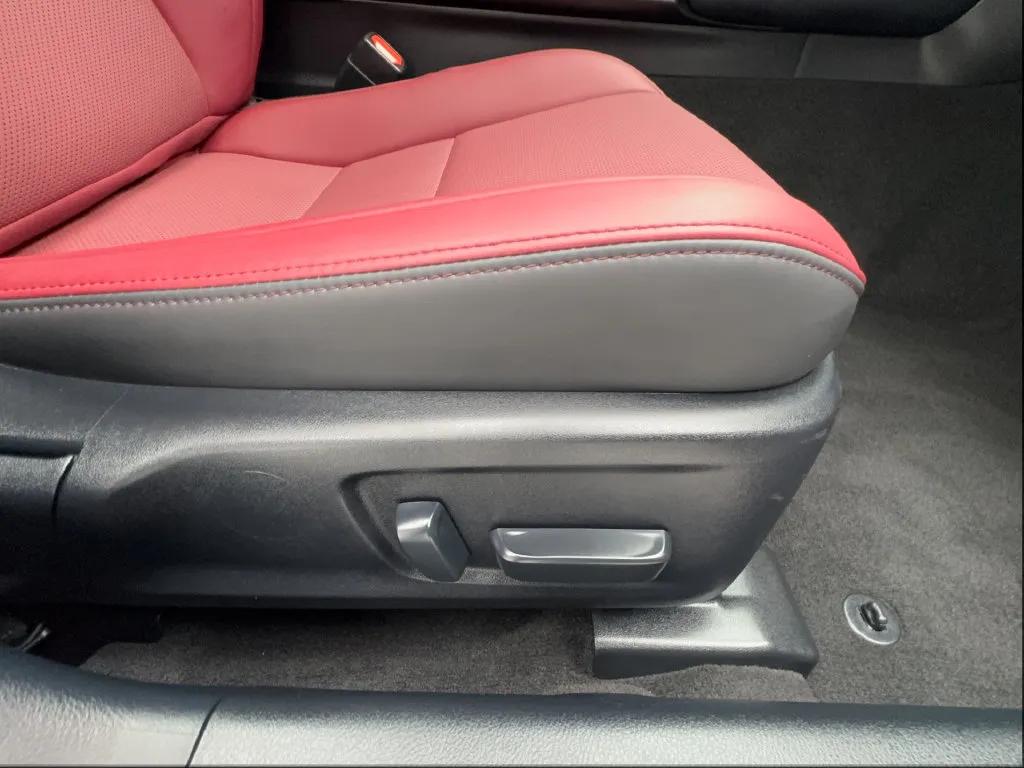 Lexus IS photo 35
