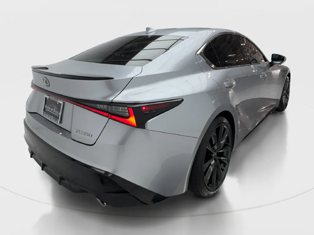 Lexus IS photo 8