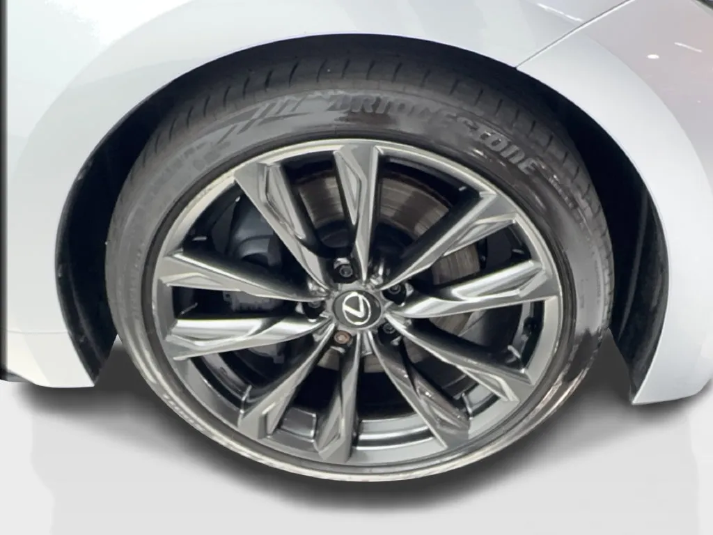 Lexus IS photo 16