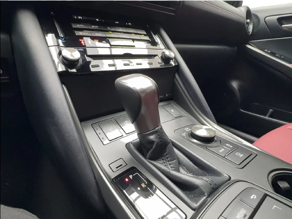 Lexus IS photo 52