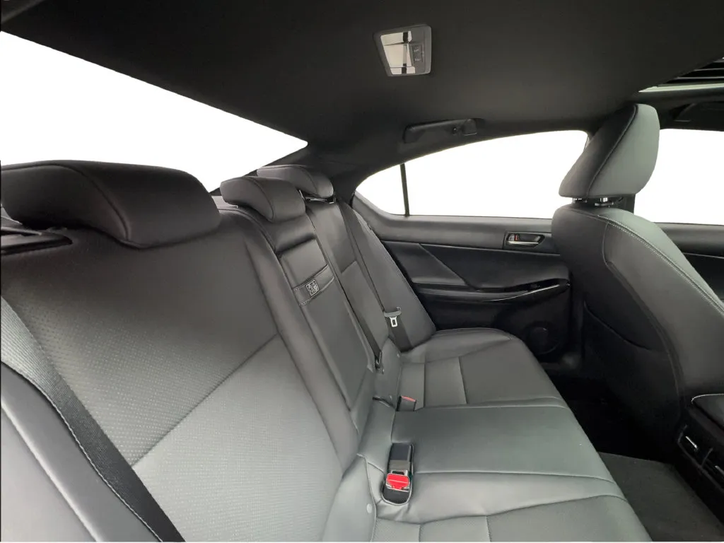 Lexus IS photo 32