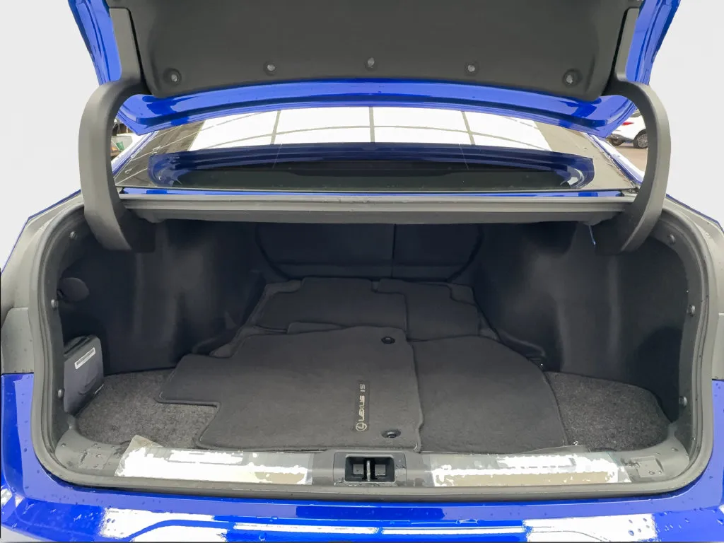 Lexus IS photo 19