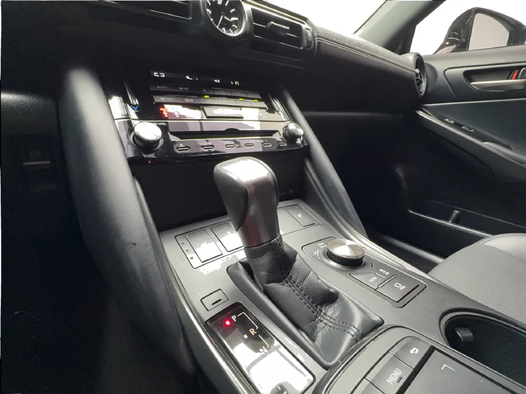 Lexus IS photo 52