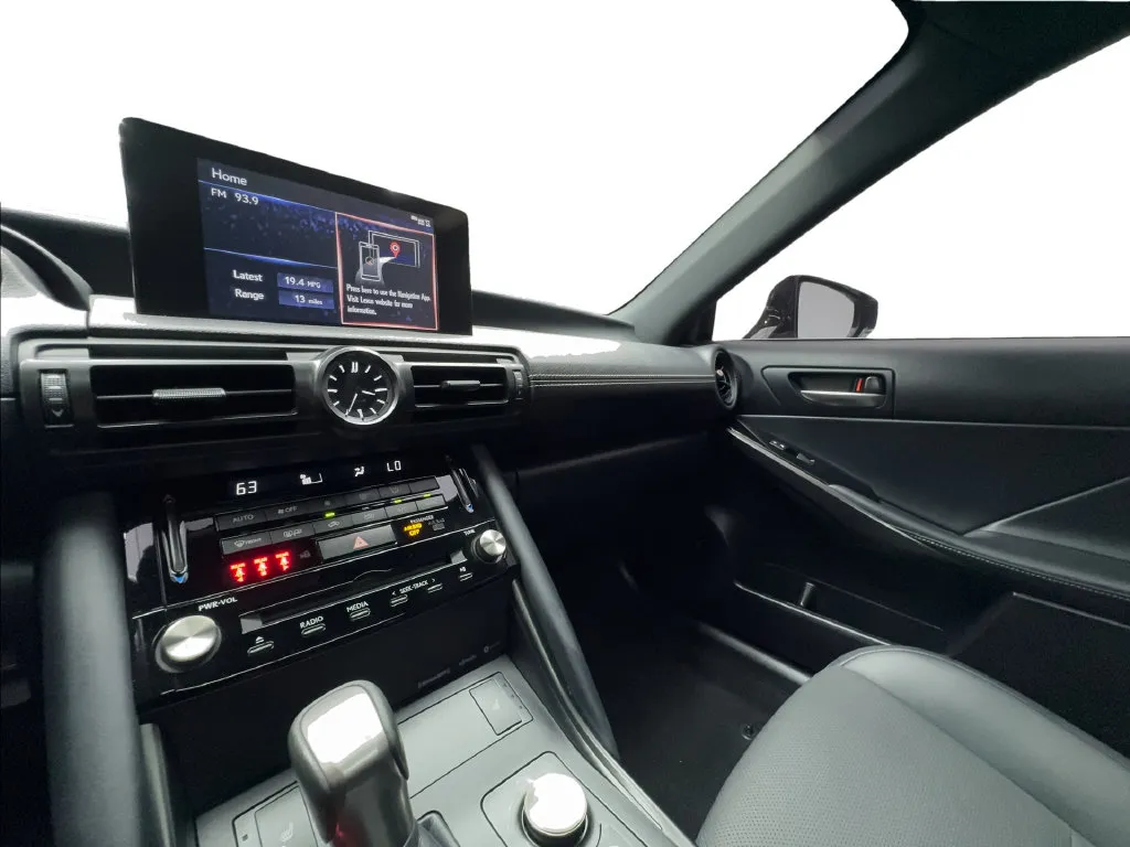 Lexus IS photo 48