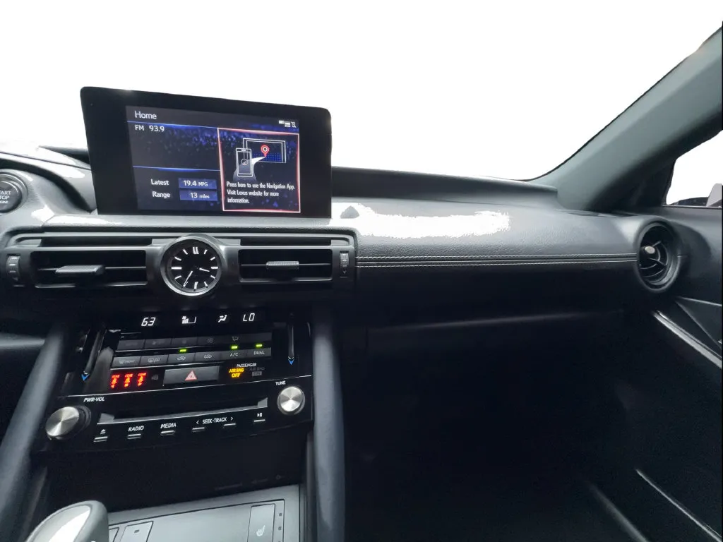 Lexus IS photo 49