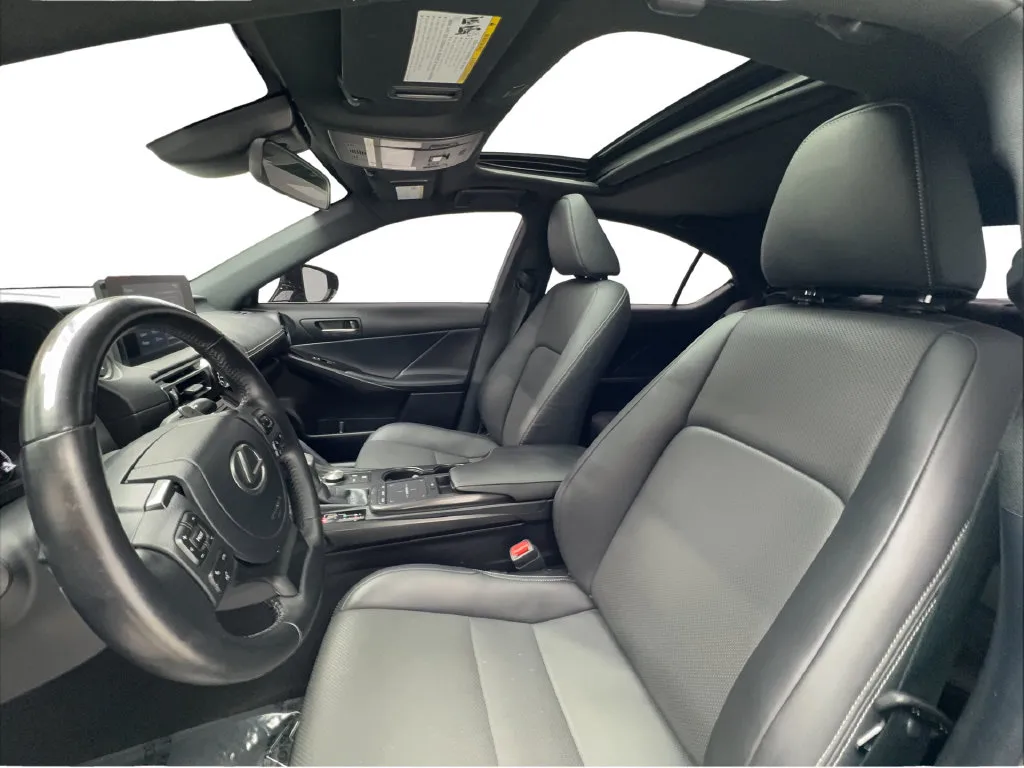 Lexus IS photo 21