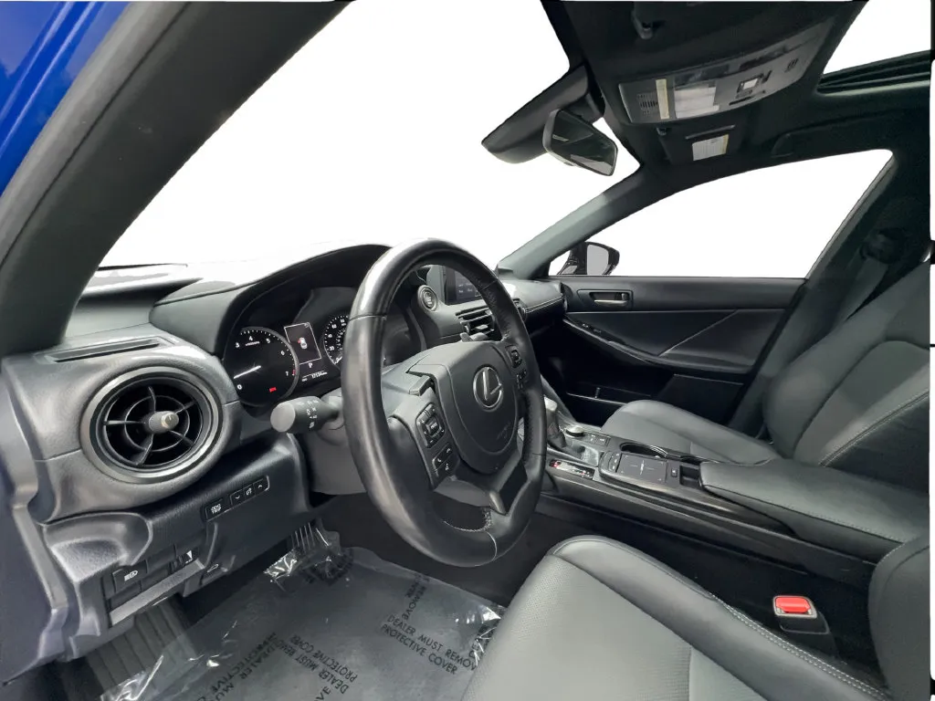 Lexus IS photo 23