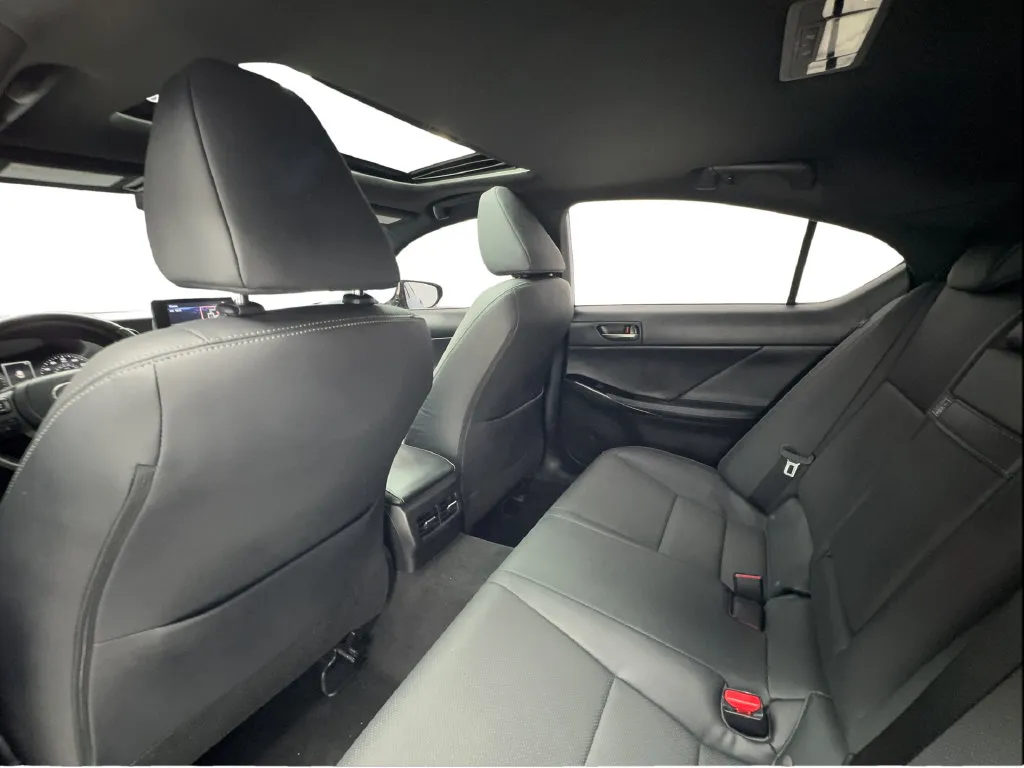 Lexus IS photo 27