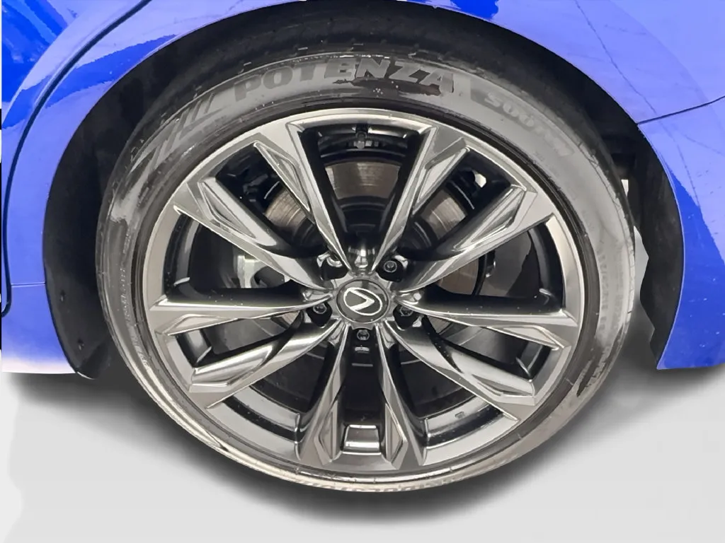 Lexus IS photo 14