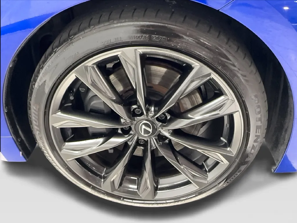 Lexus IS photo 16