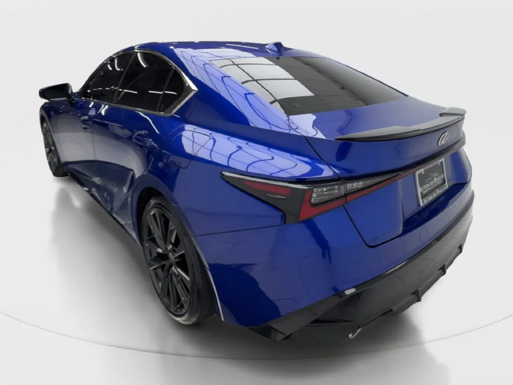 Lexus IS photo 11