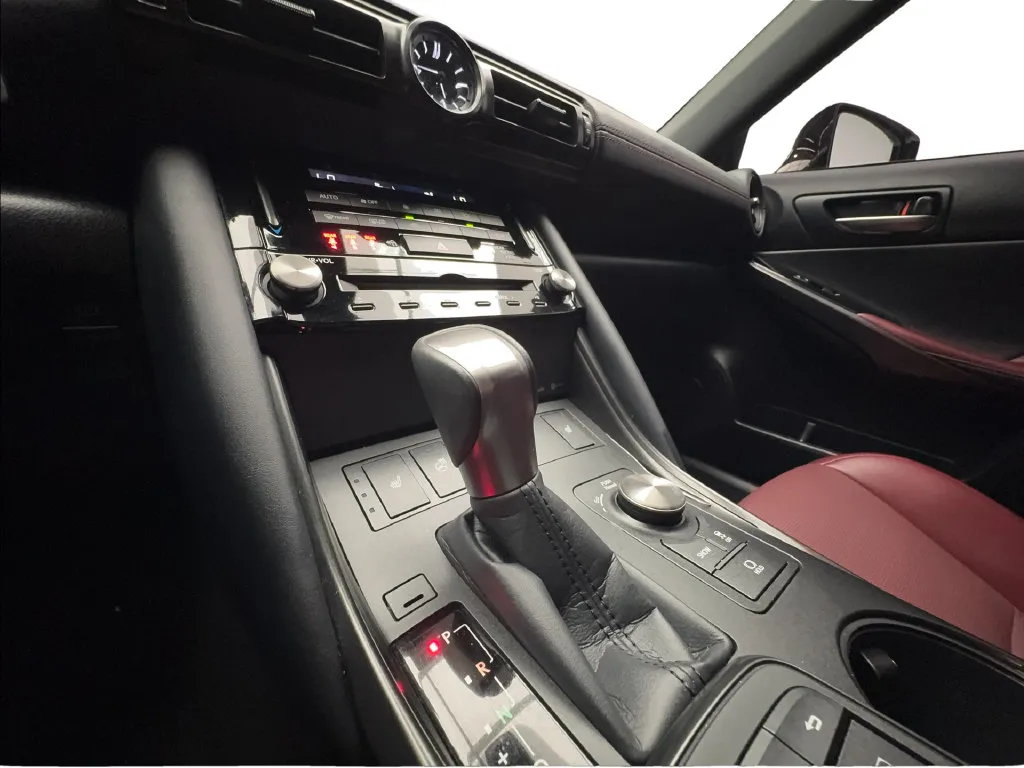 Lexus IS photo 52