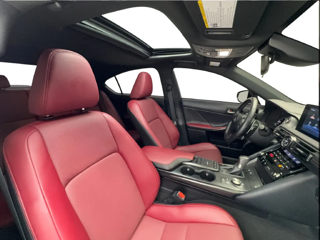 Lexus IS photo 34
