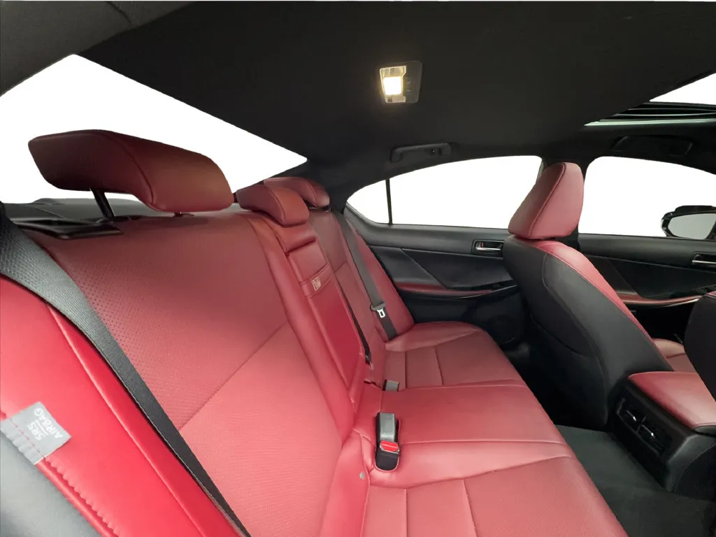 Lexus IS photo 32