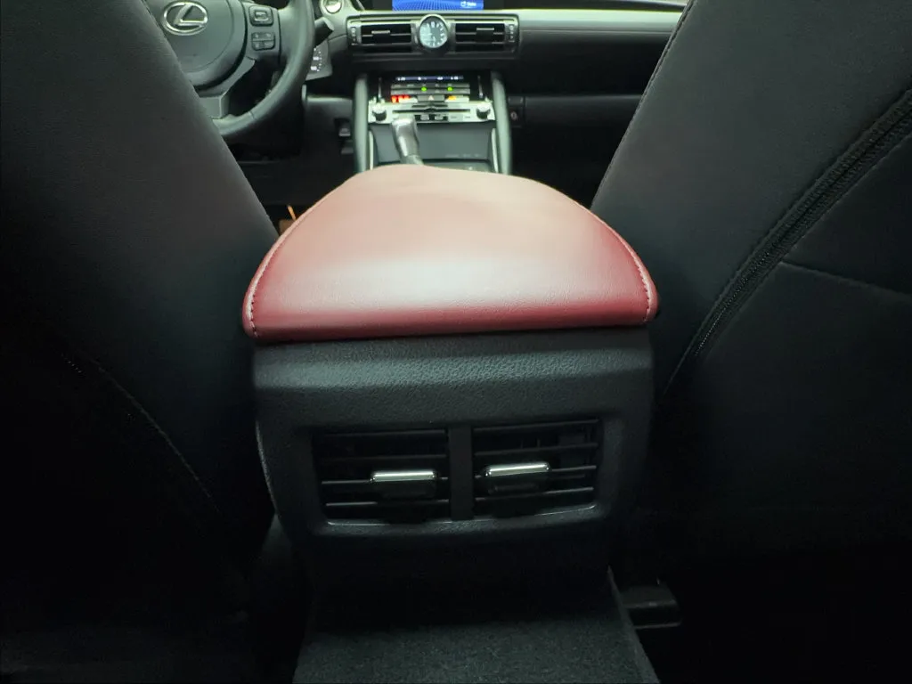 Lexus IS photo 43