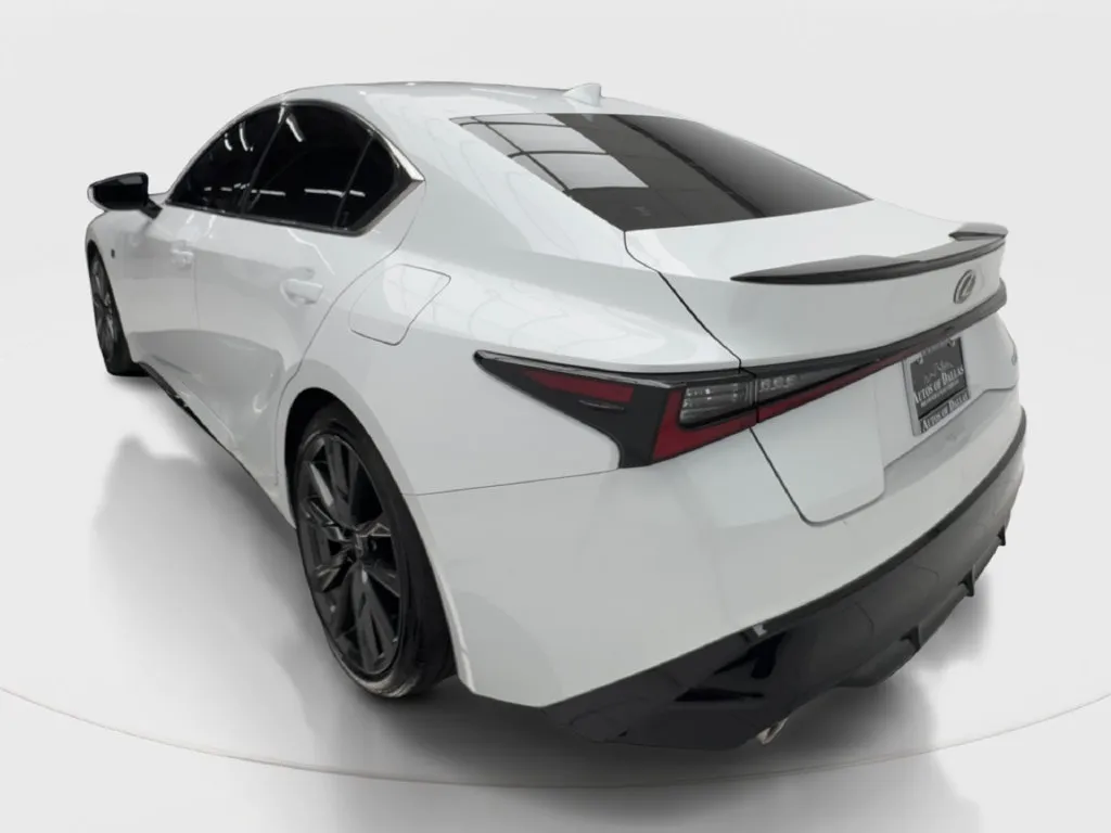 Lexus IS photo 11
