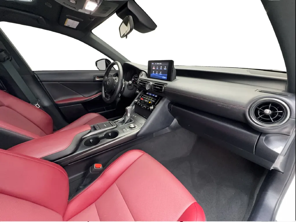 Lexus IS photo 36