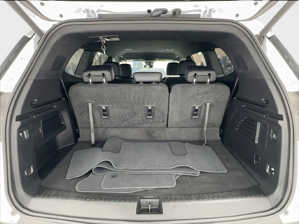 GMC Acadia photo 18