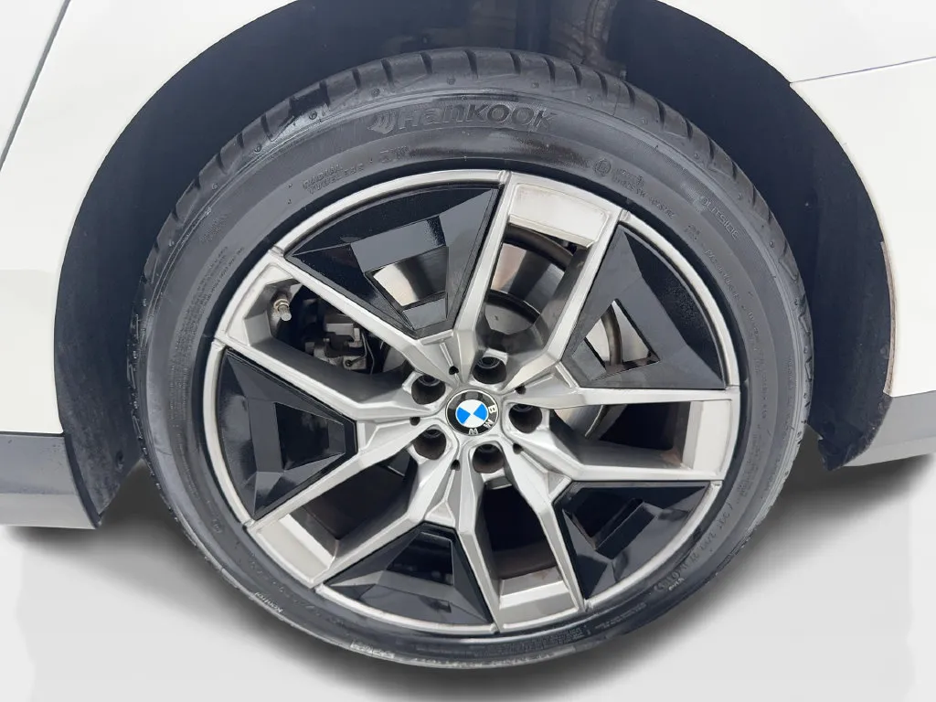 BMW 5 Series photo 14