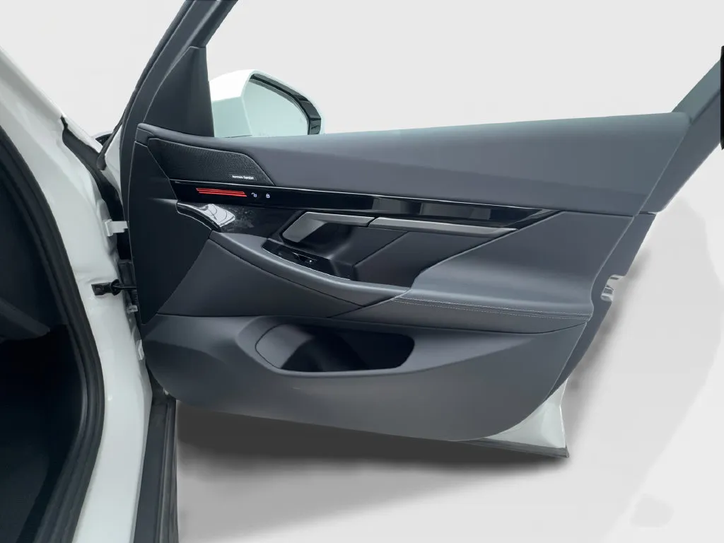 BMW 5 Series photo 33