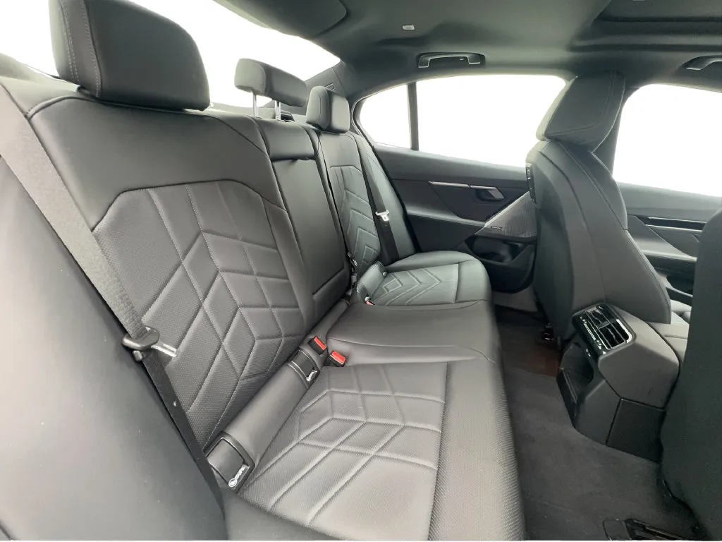 BMW 5 Series photo 28