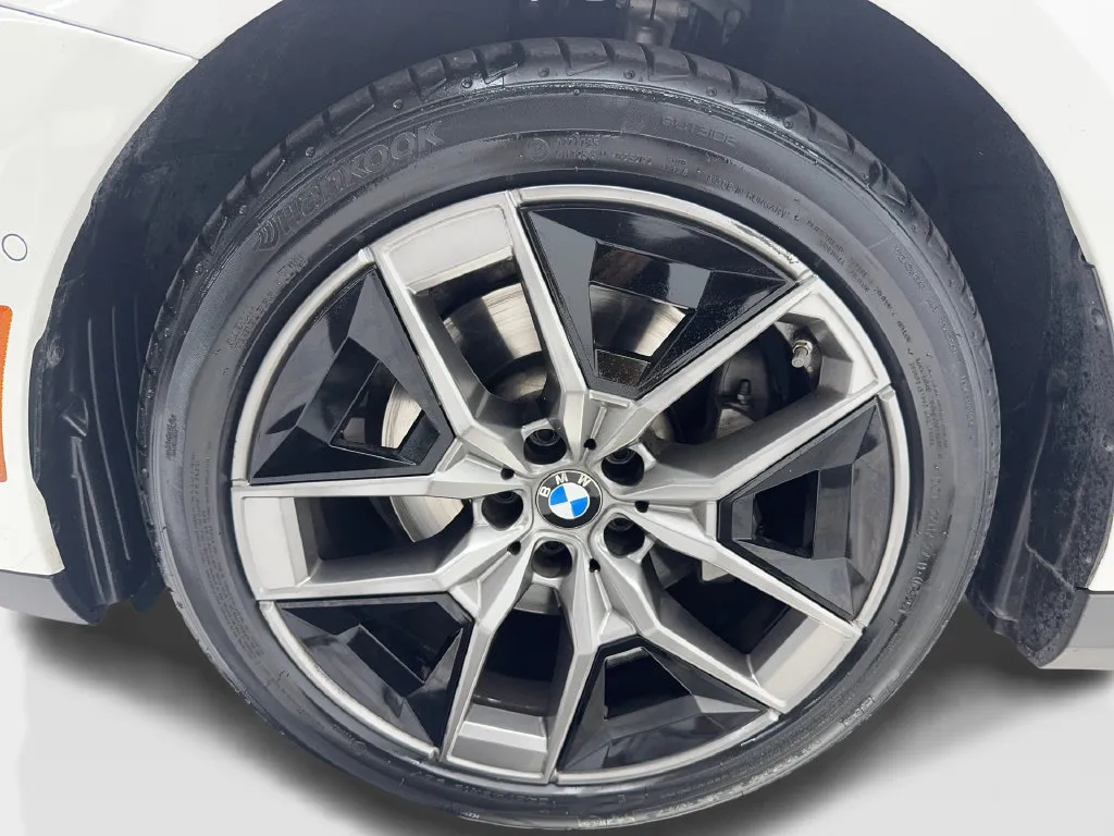 BMW 5 Series photo 12