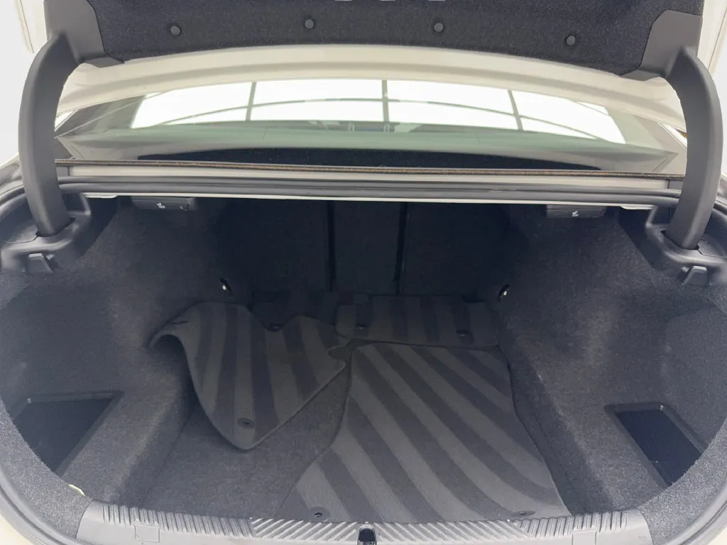 BMW 5 Series photo 18