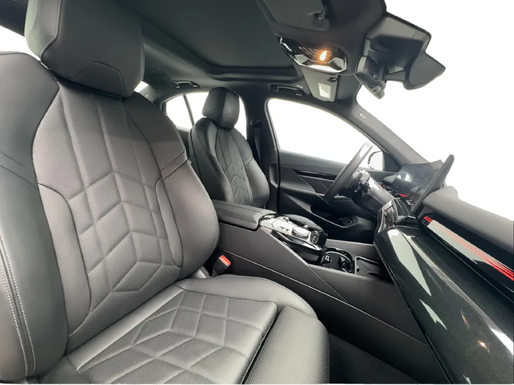 BMW 5 Series photo 32