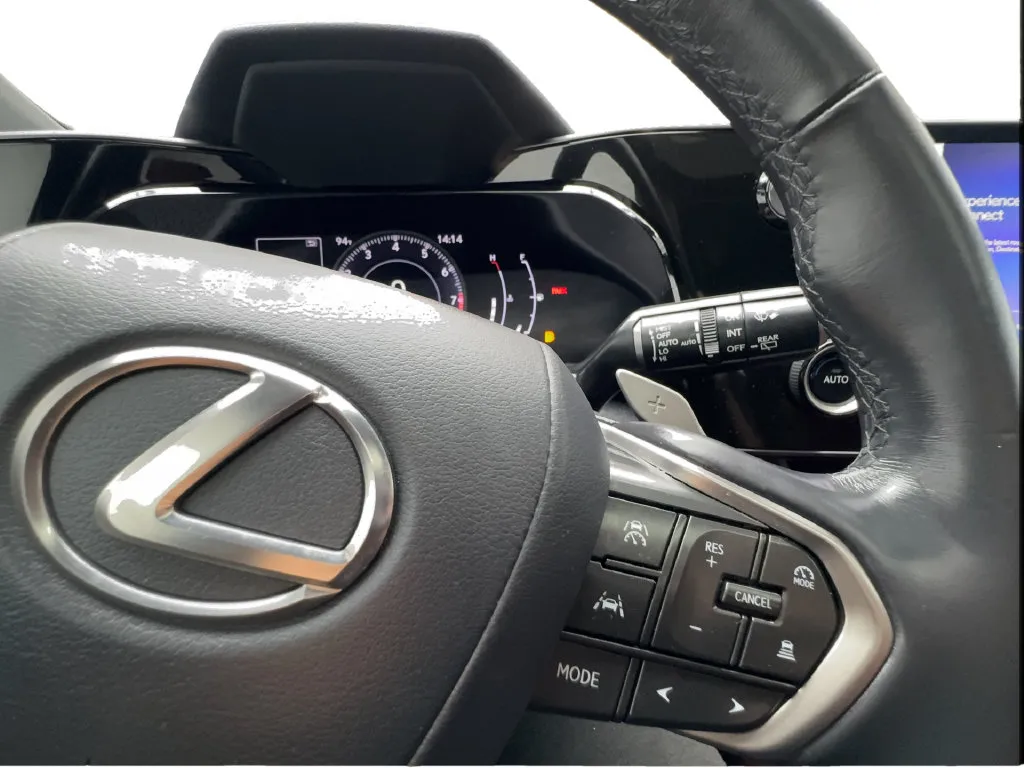 Lexus NX photo 46