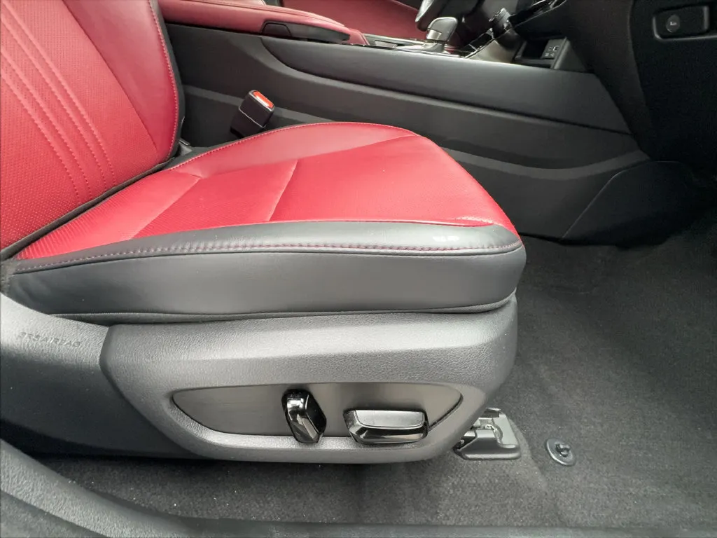 Lexus NX photo 35