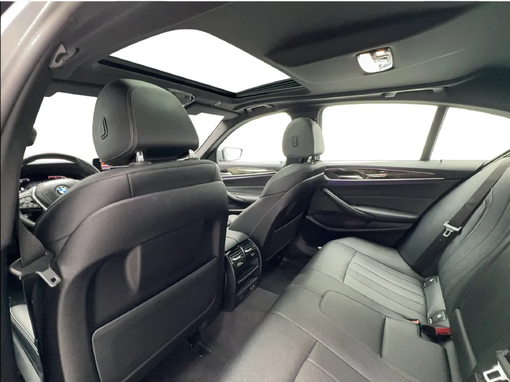 BMW 5 Series photo 26