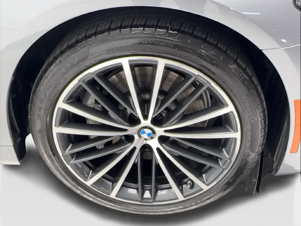 BMW 5 Series photo 16