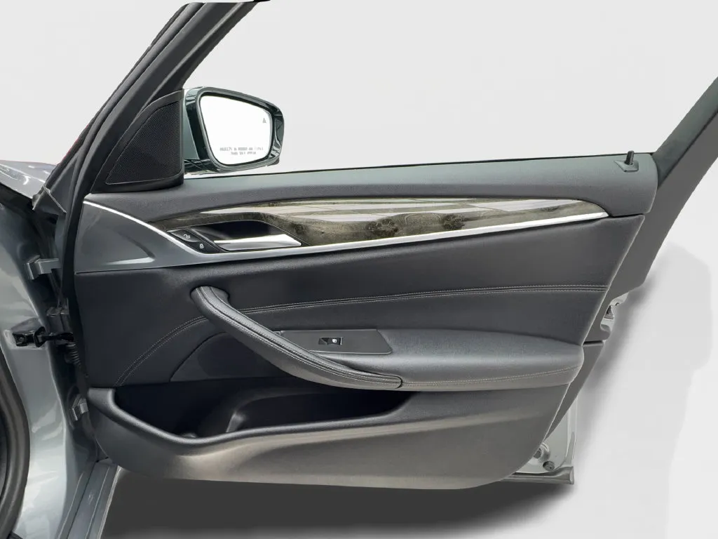 BMW 5 Series photo 36