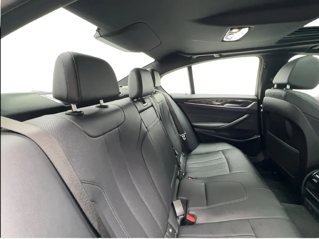 BMW 5 Series photo 30
