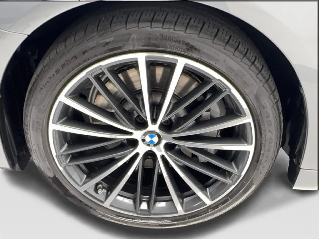 BMW 5 Series photo 15