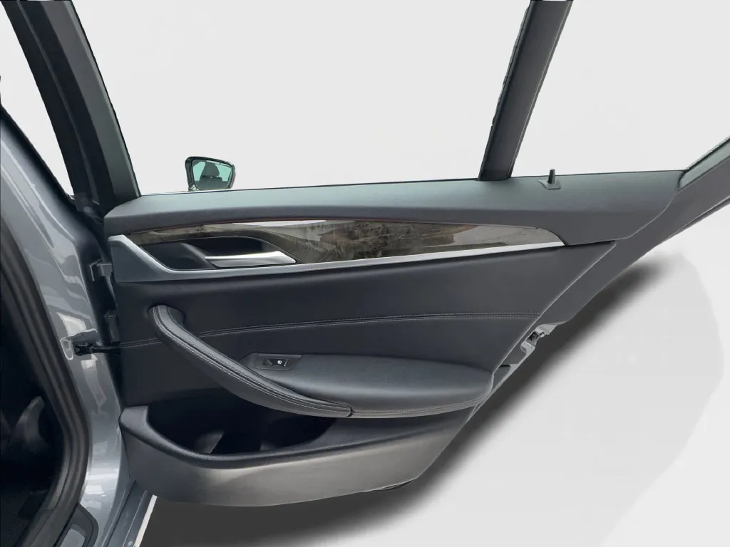 BMW 5 Series photo 32
