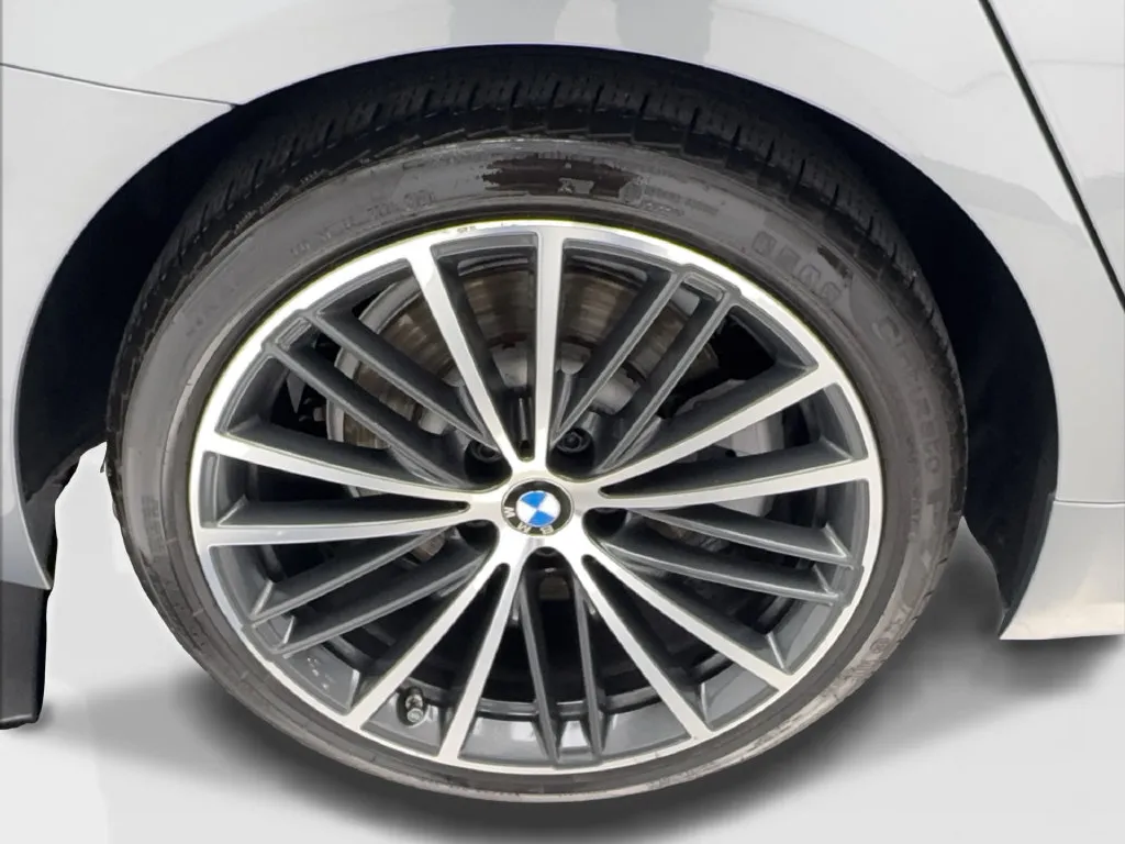 BMW 5 Series photo 18