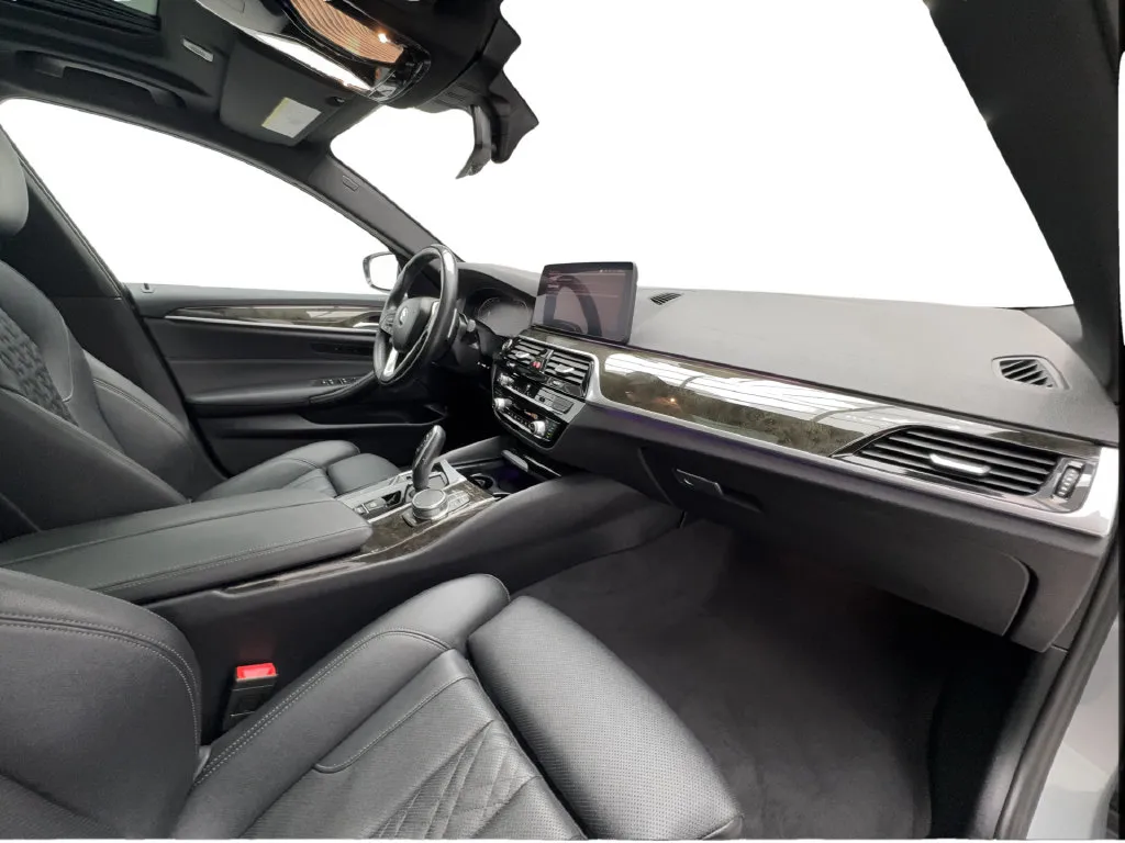 BMW 5 Series photo 35